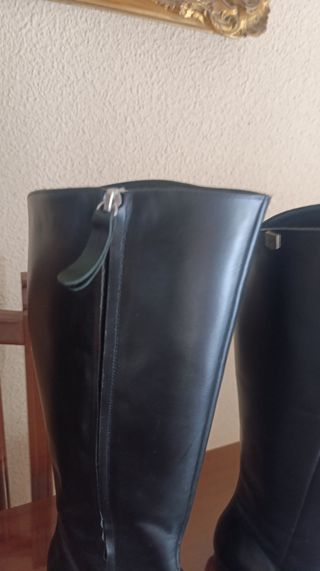 Botas altas de piel negras