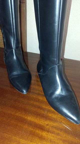 Botas altas de piel negras