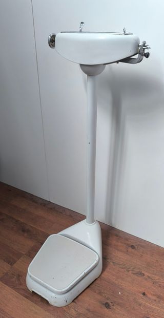 BASCULA DE FARMACIA ANTIGUA