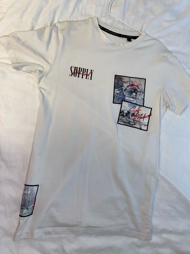 Camiseta Blanca Snipes con Estampado