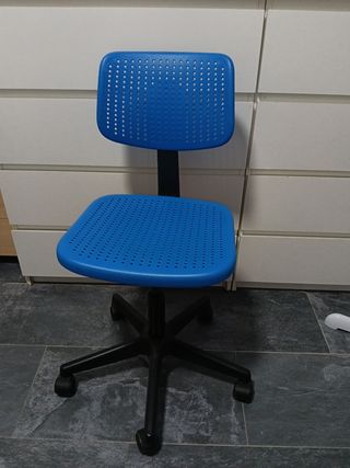 Silla de escritorio azul y negra