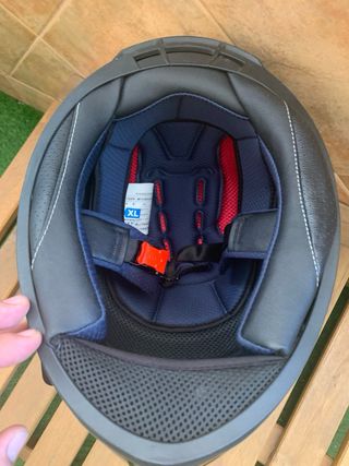 Casco negro con detalles en verde 46 de Rossi 