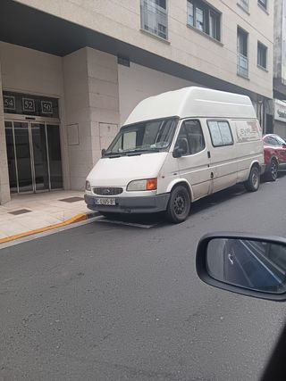 Y. Se retira. Todo tipro de chatara