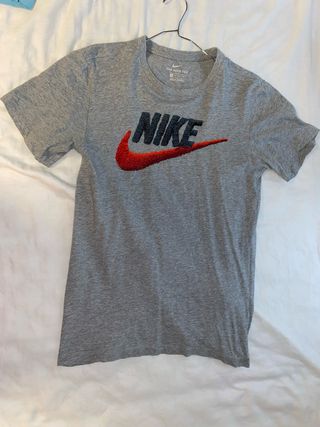 Camiseta Nike Gris