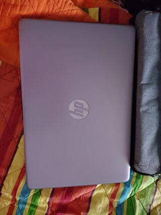 Ordenador HP Plata Nuevo con Funda y Cargador