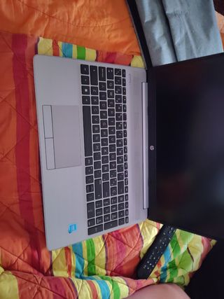 Ordenador HP Plata Nuevo con Funda y Cargador