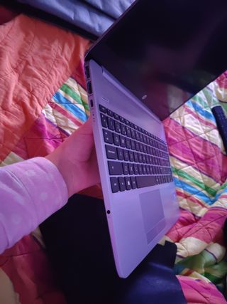 Ordenador HP Plata Nuevo con Funda y Cargador