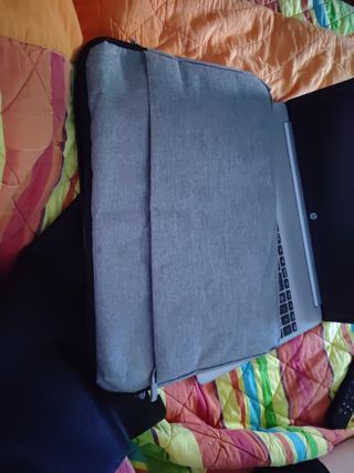 Ordenador HP Plata Nuevo con Funda y Cargador