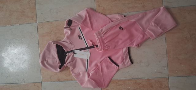 Conjunto deportivo Nike rosa