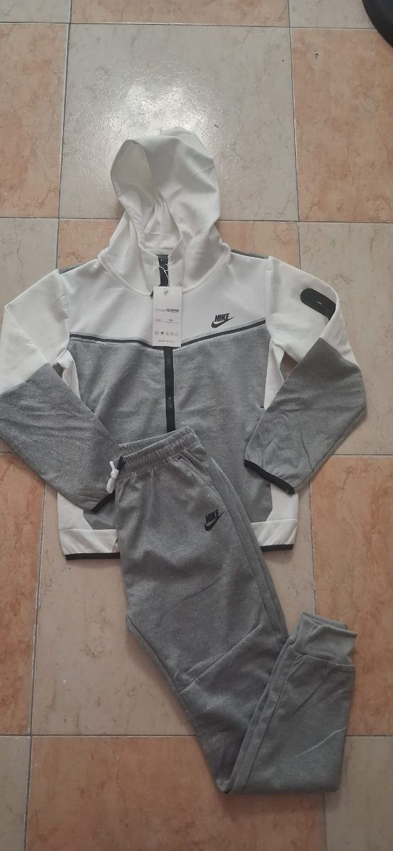 Conjunto deportivo Nike rosa