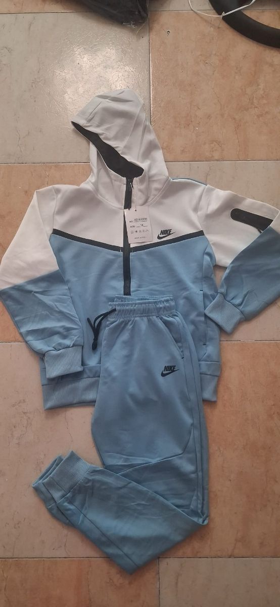 Conjunto deportivo Nike rosa