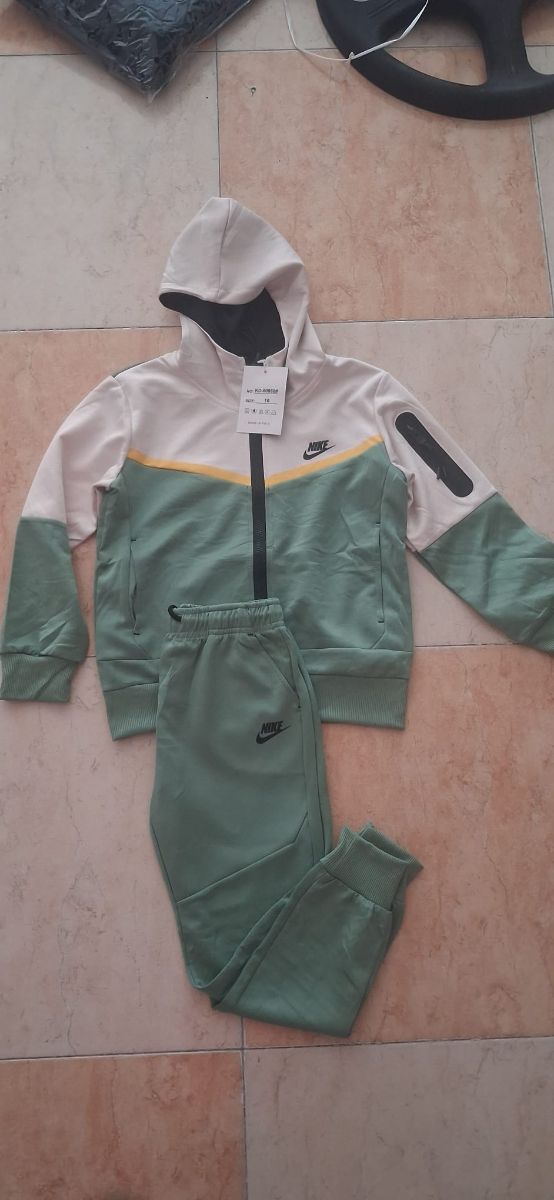 Conjunto deportivo Nike rosa