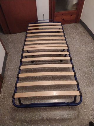Cama Plegable Azul y Madera
