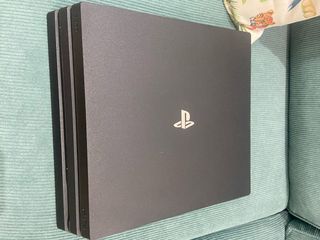PS4 Pro 1TB Sony Negra + Mando original. 