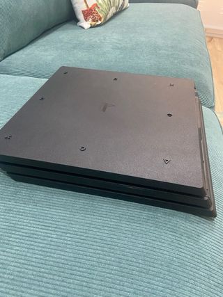PS4 Pro 1TB Sony Negra + Mando original. 