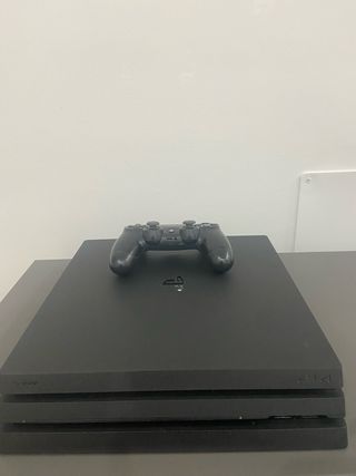 PS4 Pro 1TB Sony Negra + Mando original. 