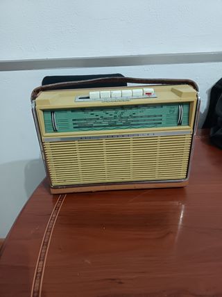Radio Philips Beige y Verde
