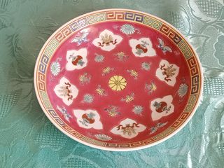 Piatto decorato in ceramica