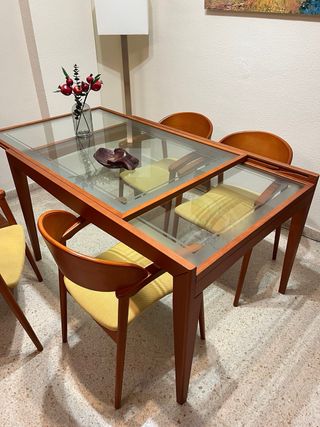 Conjunto mesa y sillas madera y cristal
