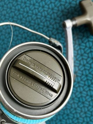 Carrete de pesca Daiwa Emblem-X