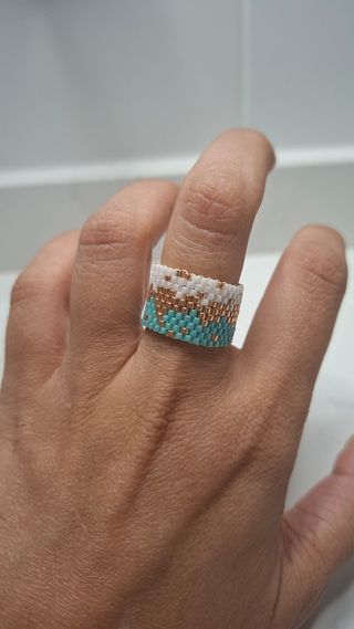 Anillo Miyuki cosido con técnica Peyote