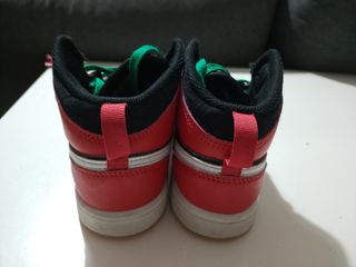 Nike Air Jordan niño rojo y negro