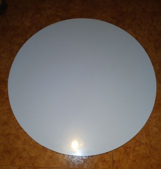 Tavolo circolare in legno rivestito in formica