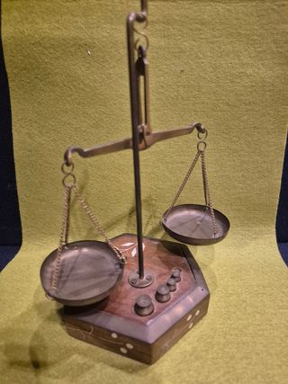 Balanza de latón pequeña
