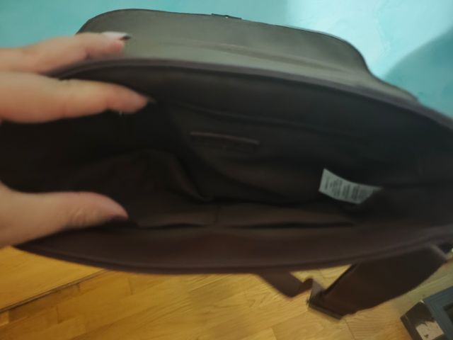 Borsa marrone con fibbia dorata