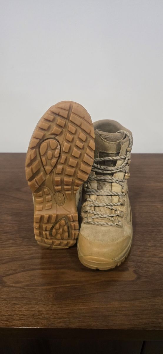 Botas Lowa Desert Sola Vibram Bege