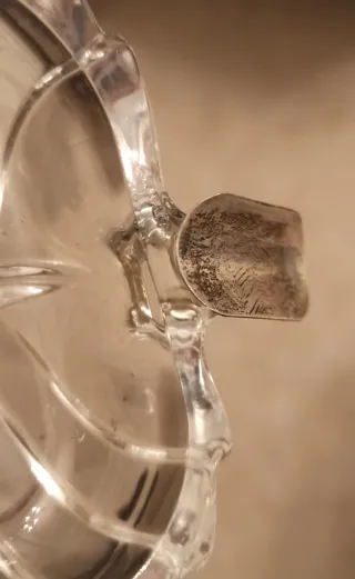 Cenicero cristal tallado y plata en forma de hoja