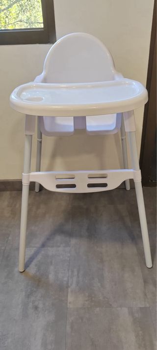 Trona blanca para bebé