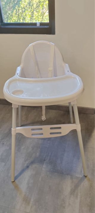 Trona blanca para bebé