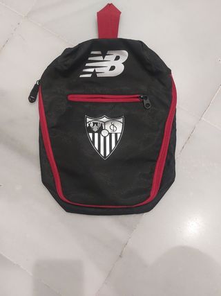 Bolso deportivo New Balance negro y rojo