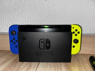Nintendo Switch Azul y Amarillo
