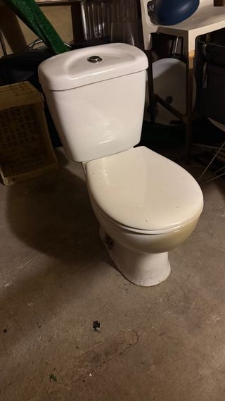 Retrete de baño blanco