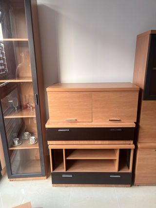 Mueble de salón madera y cristal