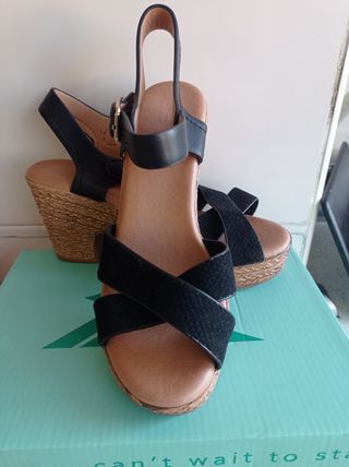 Sandalias de cuña negras