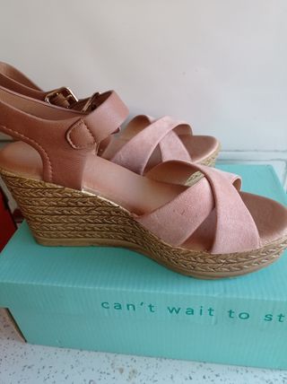 Sandalias de cuña negras