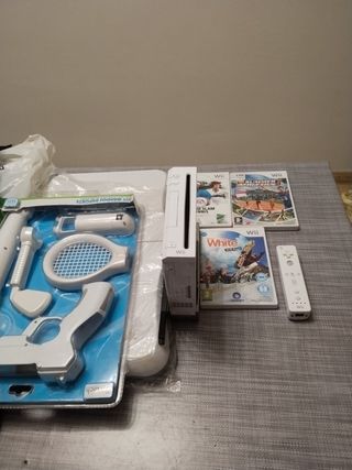 Consola Wii con accesorios y 3 juegos