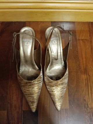 Tacones dorados Mayfran talla 38