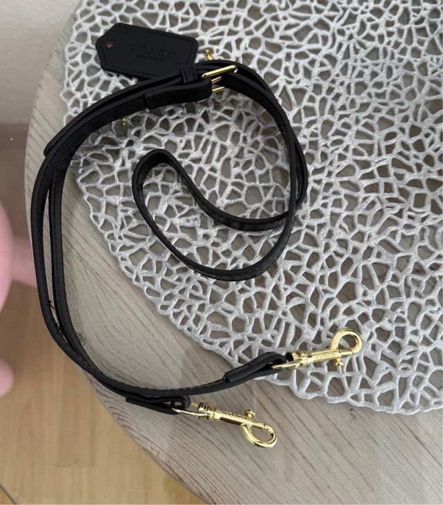 Bolso Negro Fiesta marca c*ach