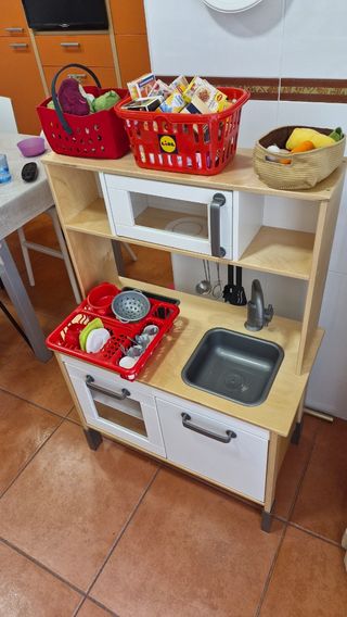 Cocinita de madera Ikea para niños