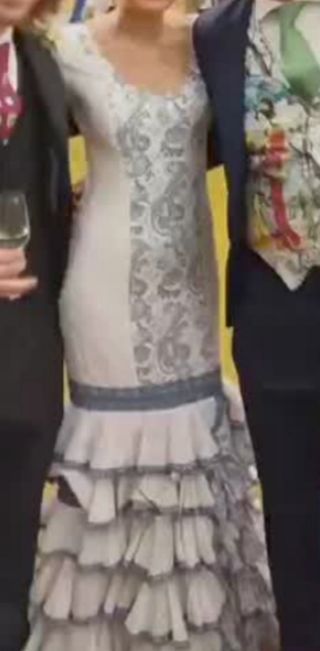 Traje de flamenca blanco y azul