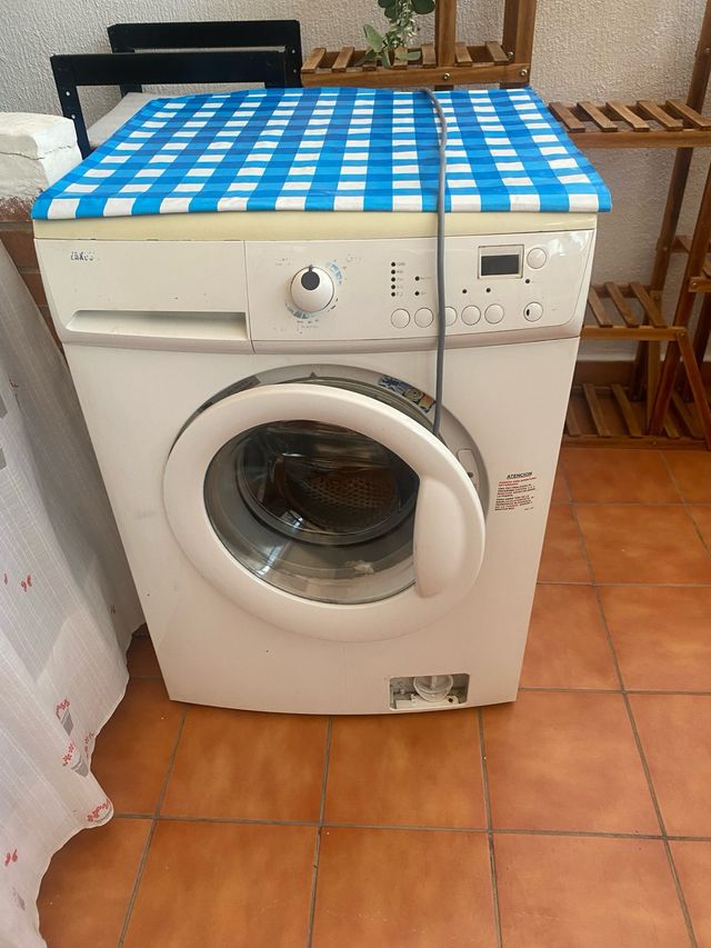 Lavadora con goma rota. URGE VENDER