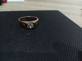 Anillo de oro rosa con diamante 1 kilate