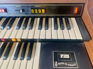 Órgano Hammond vintage doble teclado + pedalera