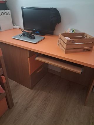 Cama nido con escritorio y cajonera y colchones