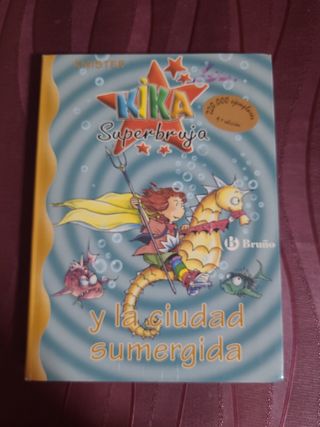 Kika Superbruja y la ciudad sumergida (Kika Superbruja / Kika Superwitch) (Spanish Edition)