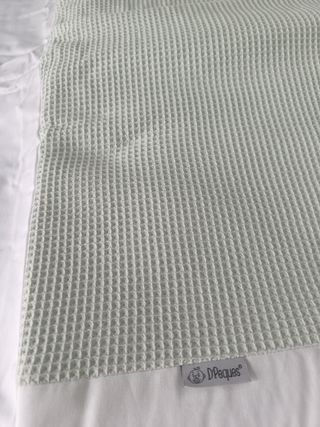 Colcha y chichonera cuna con diseño de ciervo